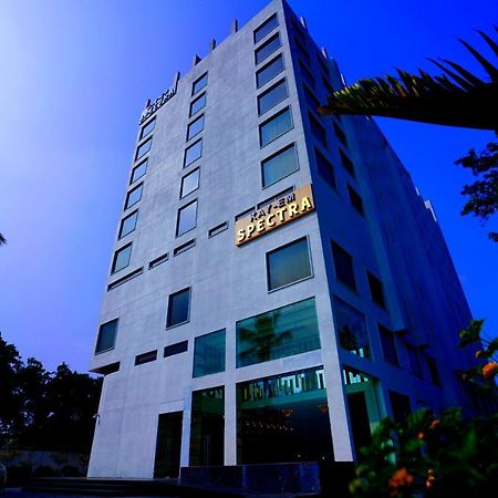 KAY-EM Spectra Hotel Chennai Exterior foto